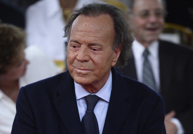 Juez falla a favor de hijo no reconocido de Julio Iglesias